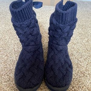 Navy sweater Ugg’s